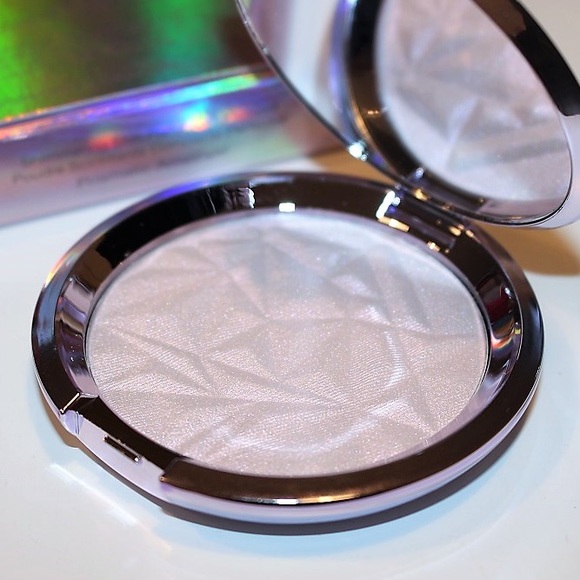 Becca Shimmering Skin Perfector Pressed Prismatic Amethyst - Picture 2 of 6
